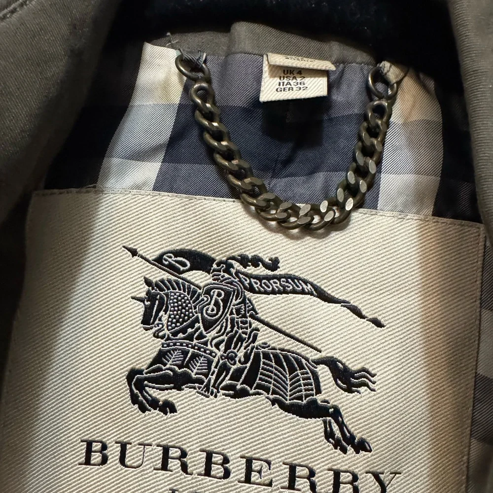 Burberry Green and leather sleeve with black and white classic pattern inside - Picture 2 of 7